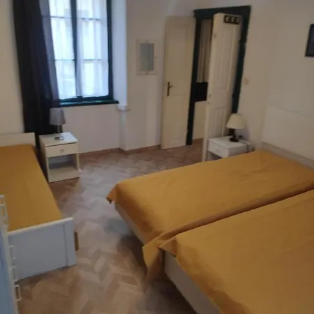 アパート Poluotok