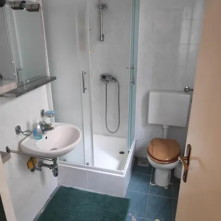 アパート Poluotok ザダル