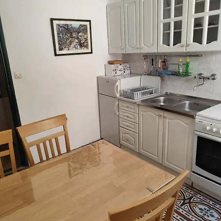 Poluotok アパート