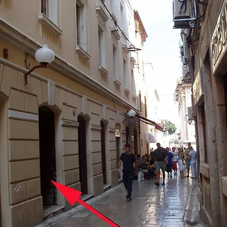 Poluotok アパート *